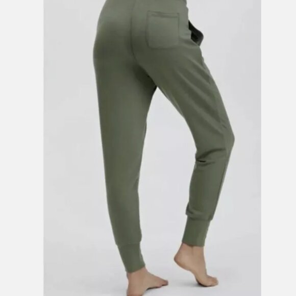 NWT Fabletics Daria Jogger Pockets Khaki Olive Green Size L Comfy Lounge Taper - Picture 2 of 10